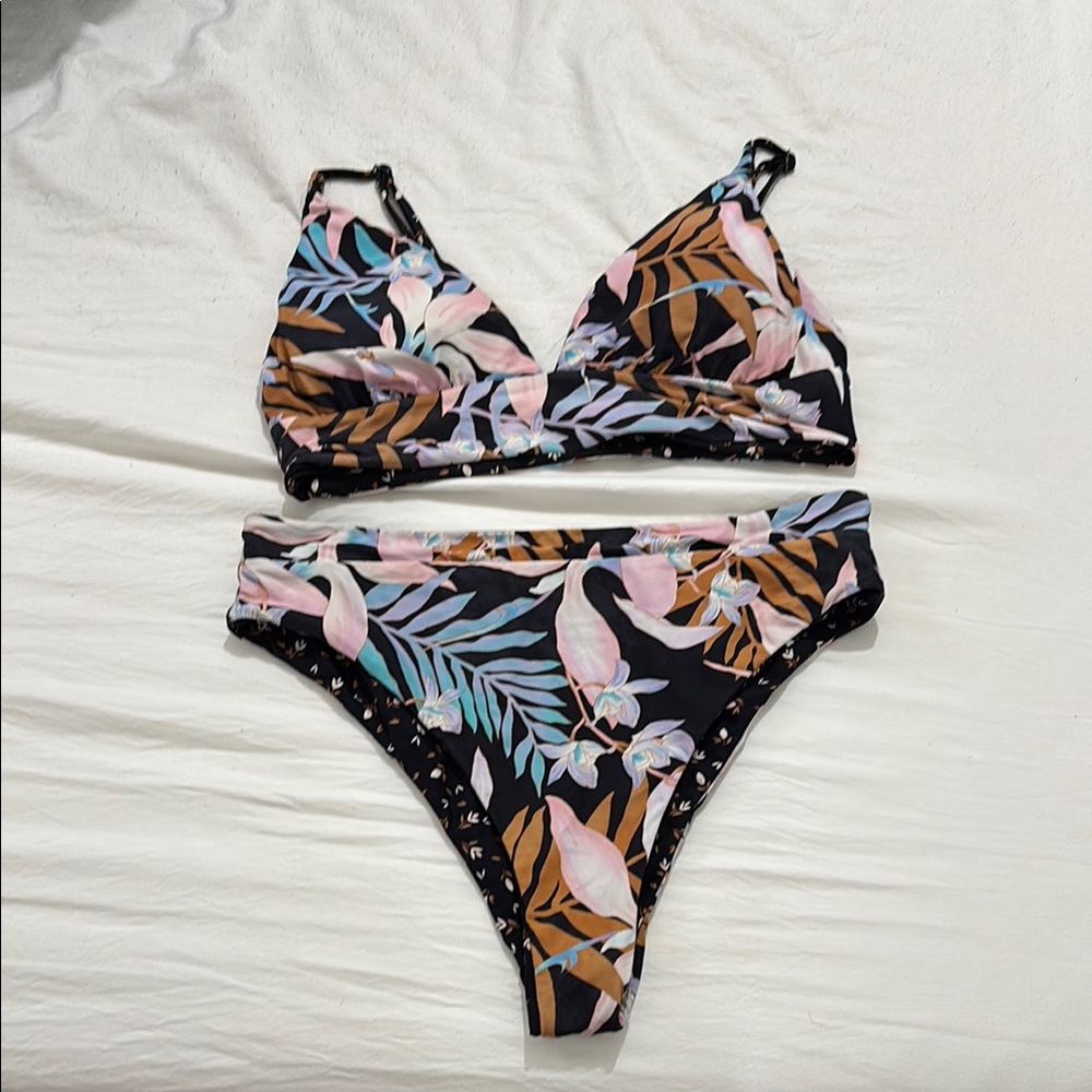 Billabong reversible bikini set